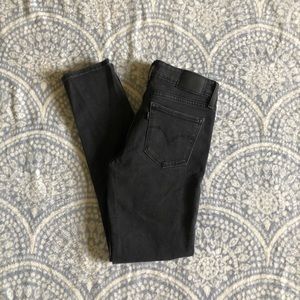 Like New Levi 711 Skinny Jeans